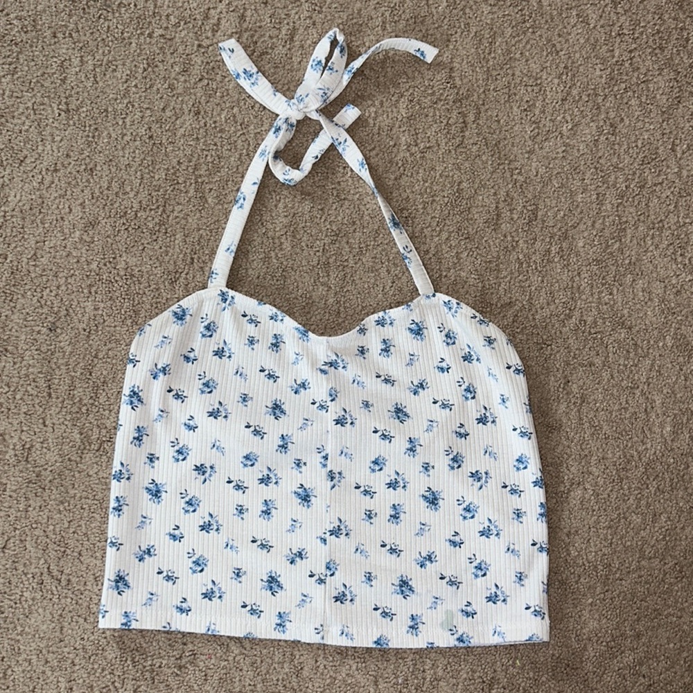 Size Medium cropped halter tank